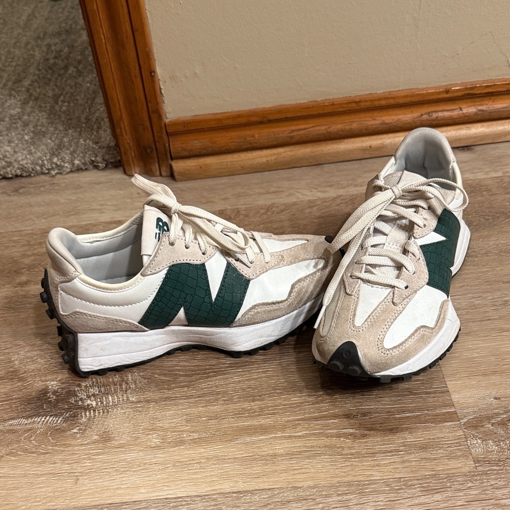 🐍 SOLD 🐍Limited Edition Anthropologie New Balance Cream and Green 327 Size 5.5